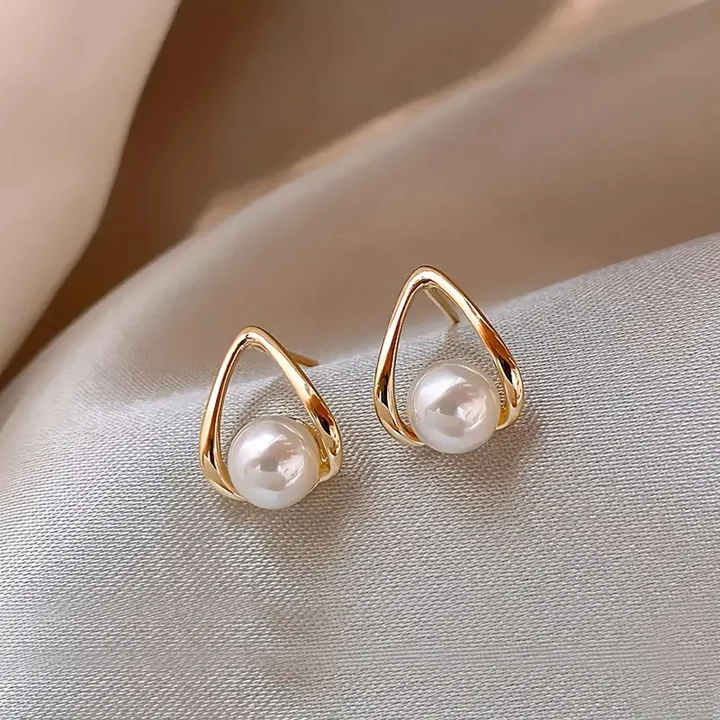 Orecchini Triangolari Vuoti con Perle Eleganti